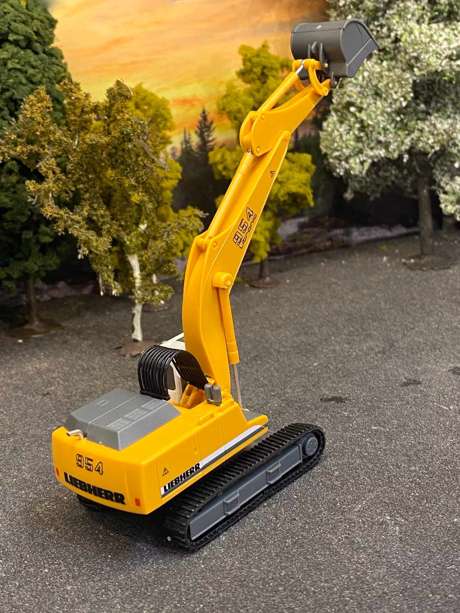 Skala 1/87 LIEBHERR CRAWLER EXCAVATOR "R954" fr Herpa