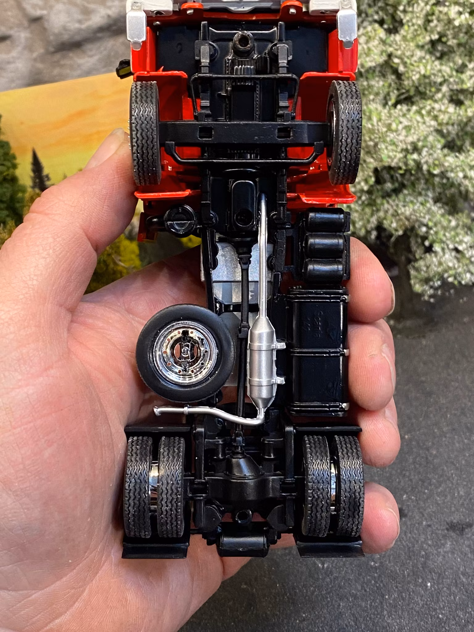 Skala 1/43 Scania 142M, Red with stipes fr IXO Models