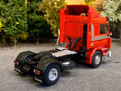 Skala 1/43 Scania 142M, Red with stipes fr IXO Models
