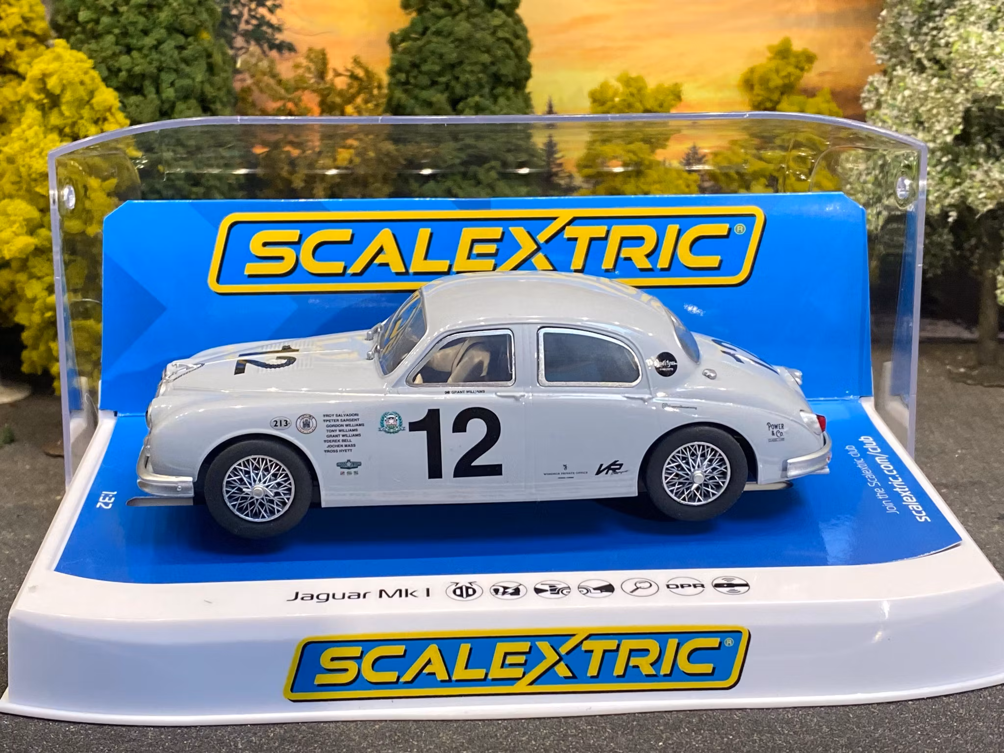 Skala 1/32 Analogue Scalextric Slot Car: Jaguar Mk 1, #12