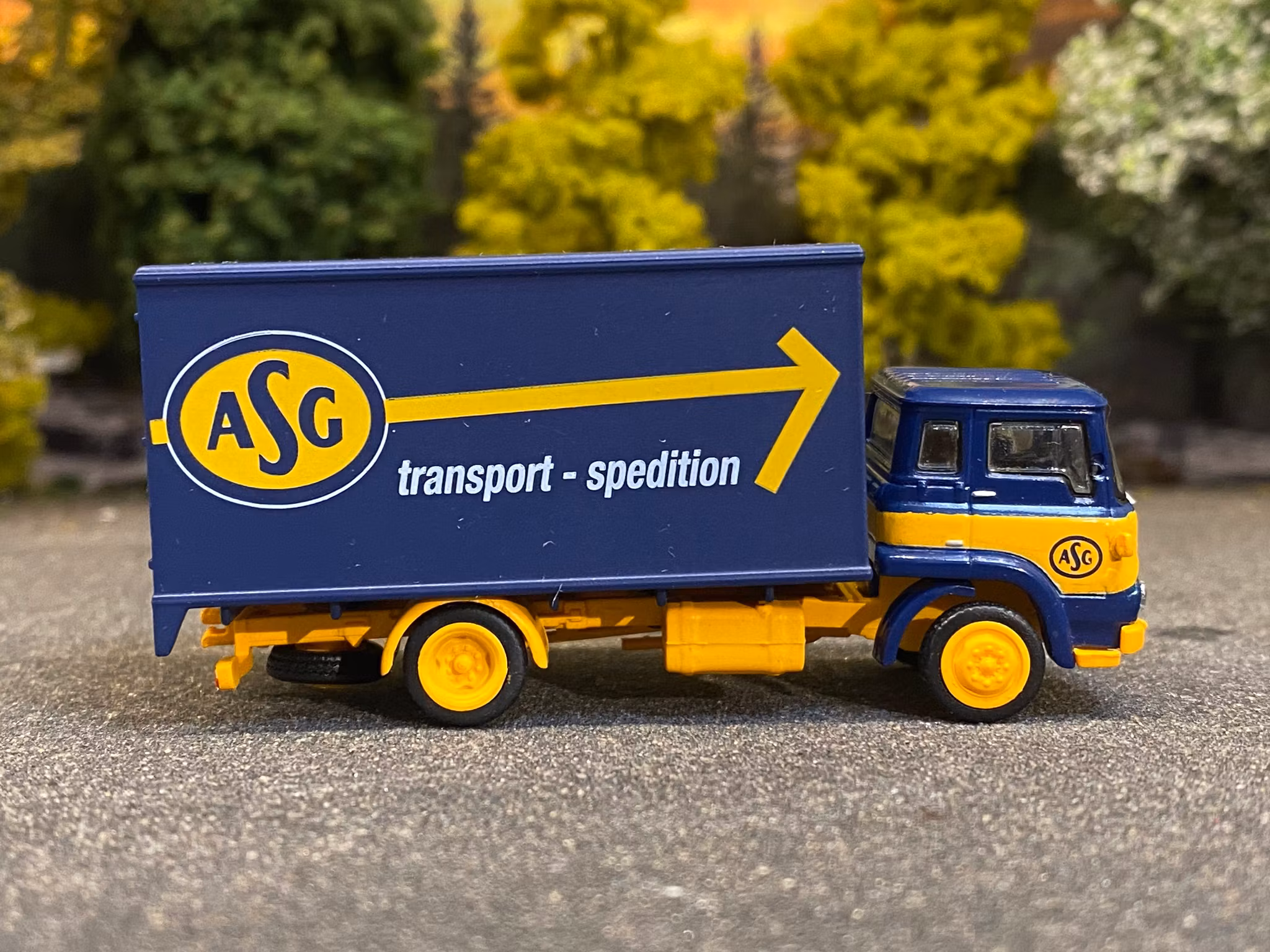 Skala 1/87 Bedford TK Box wagon "ASG" fr Brekina