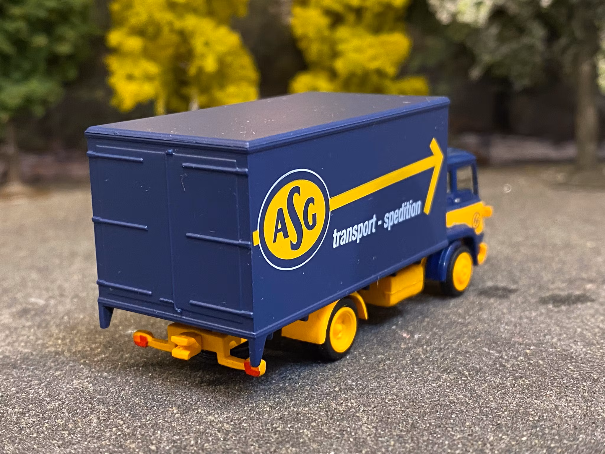 Skala 1/87 Bedford TK Box wagon "ASG" fr Brekina