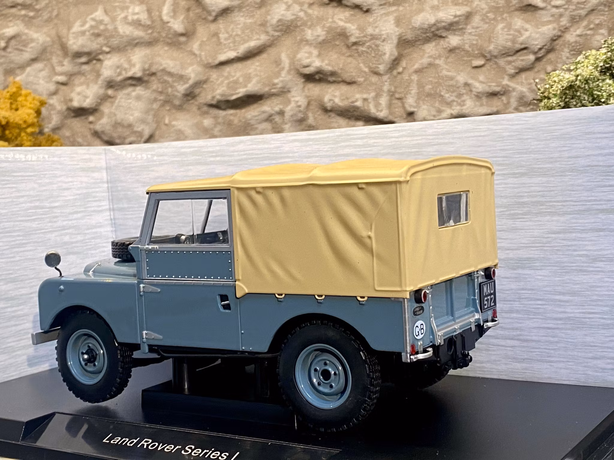 Skala 1/18 Land Rover, Series 1, Gray/beige fr MCG Model Car Group