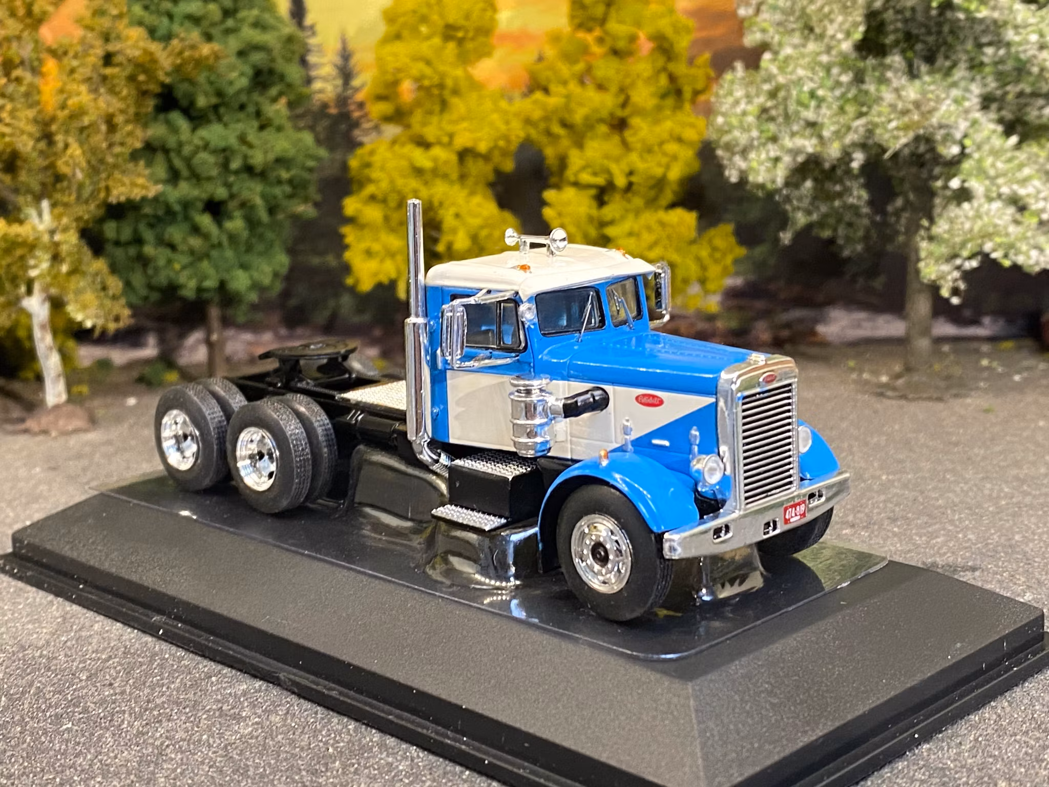 Scale 1/64 Peterbilt 281 1955' Blue/White fr IXO Models