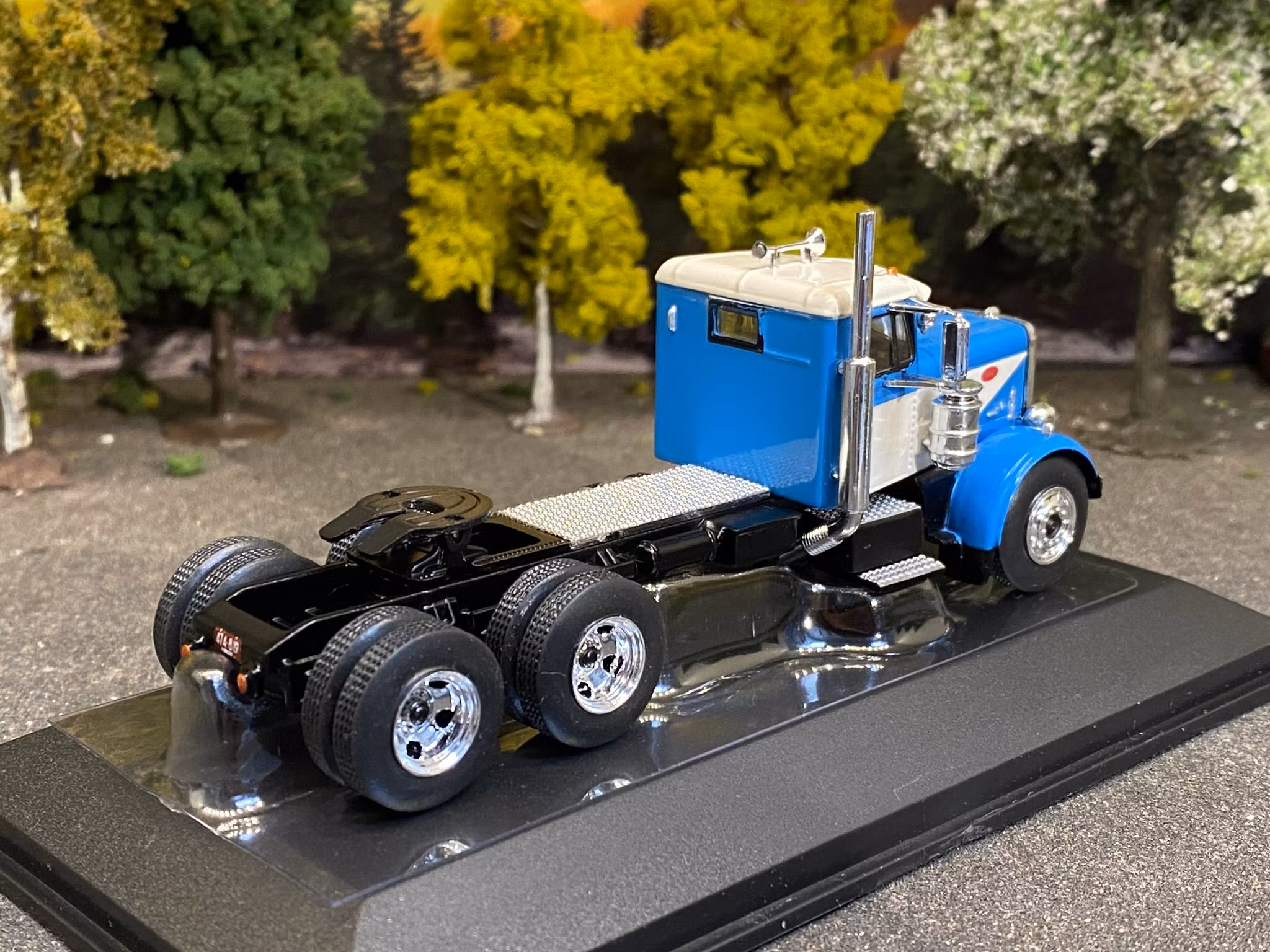 Scale 1/64 Peterbilt 281 1955' Blue/White fr IXO Models