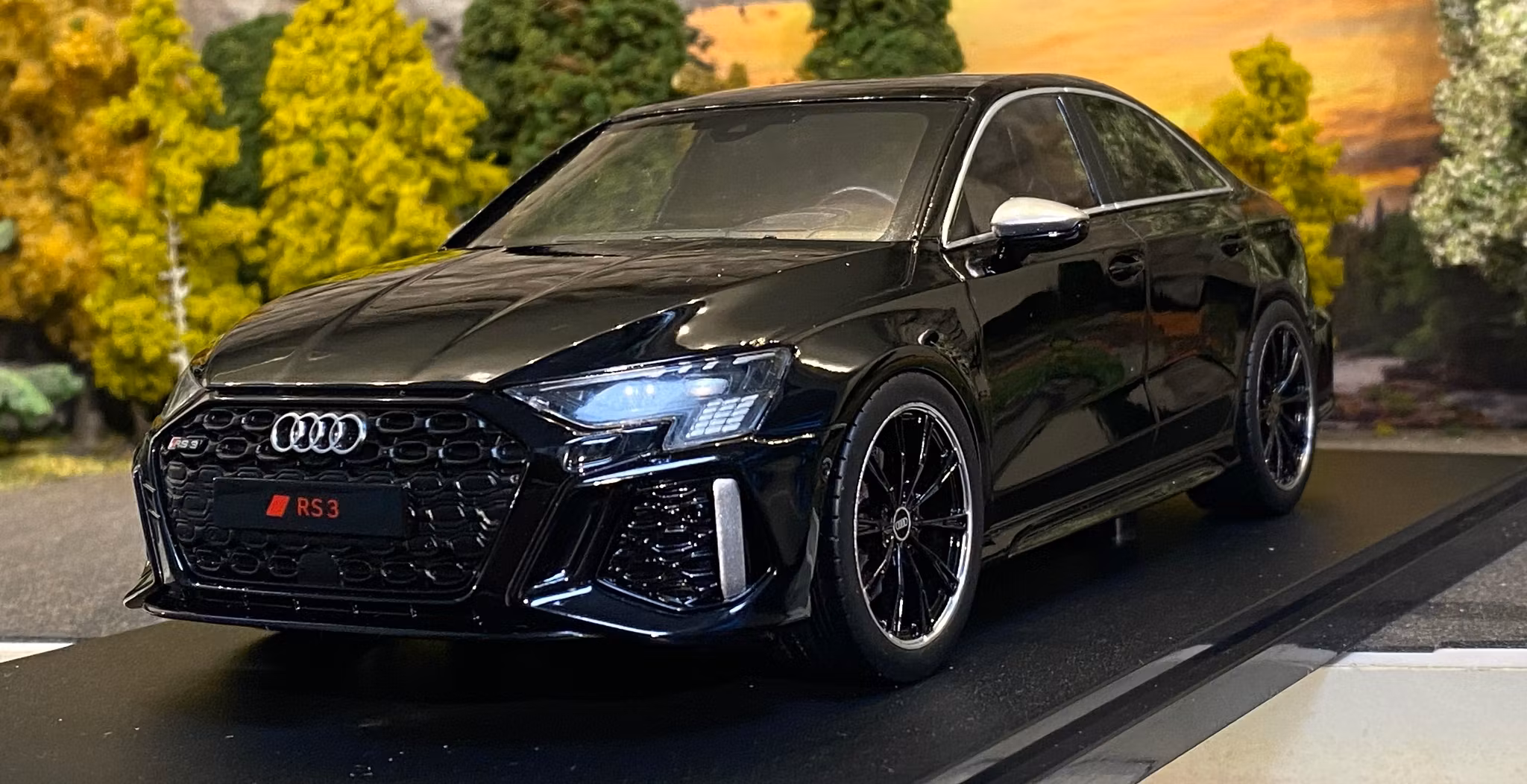 Skala 1/18 Audi RS 3 Limousine 2022' Black fr IXO Models/ MCG