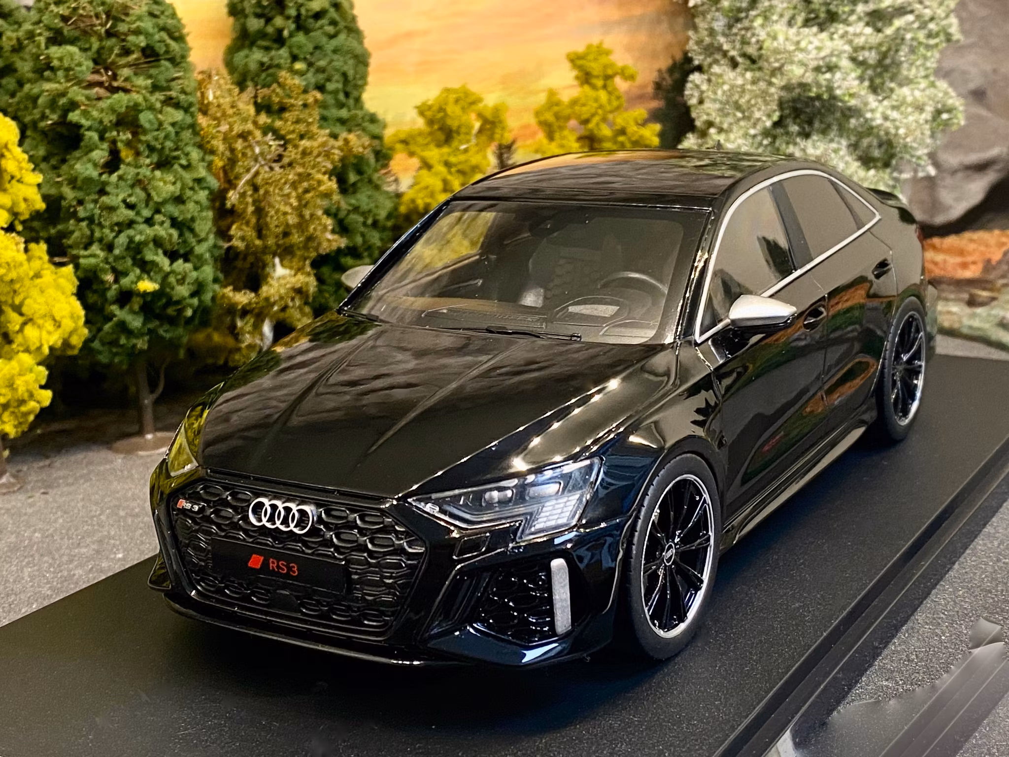 Skala 1/18 Audi RS 3 Limousine 2022' Black fr IXO Models/ MCG