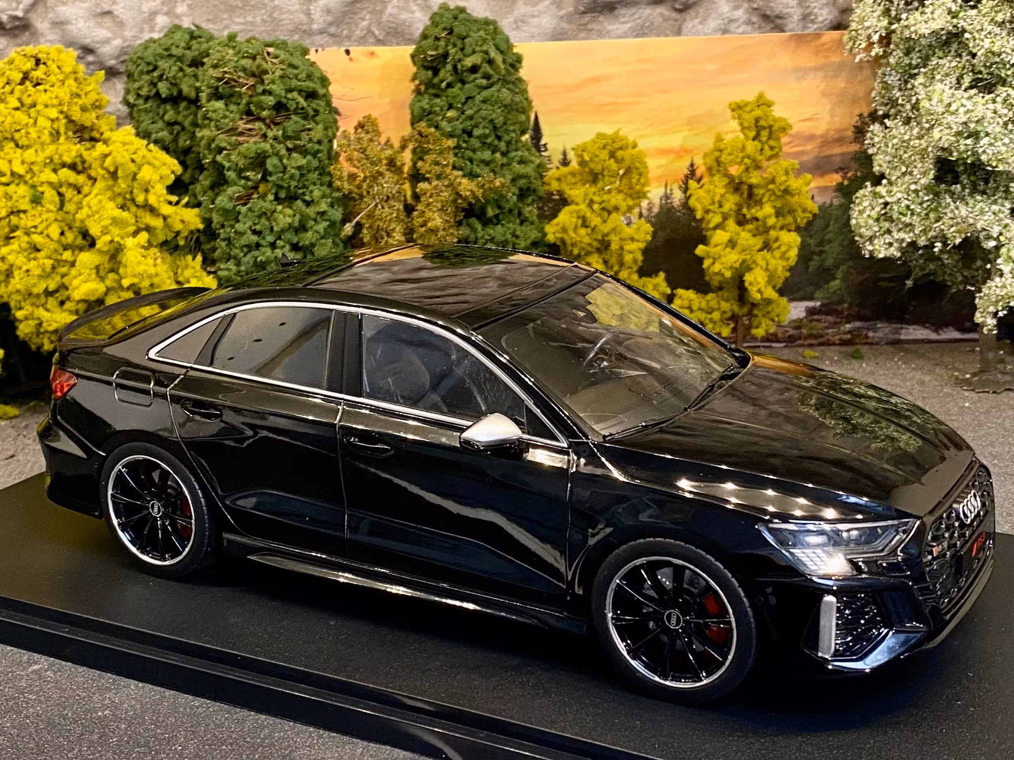 Skala 1/18 Audi RS 3 Limousine 2022' Black fr IXO Models/ MCG