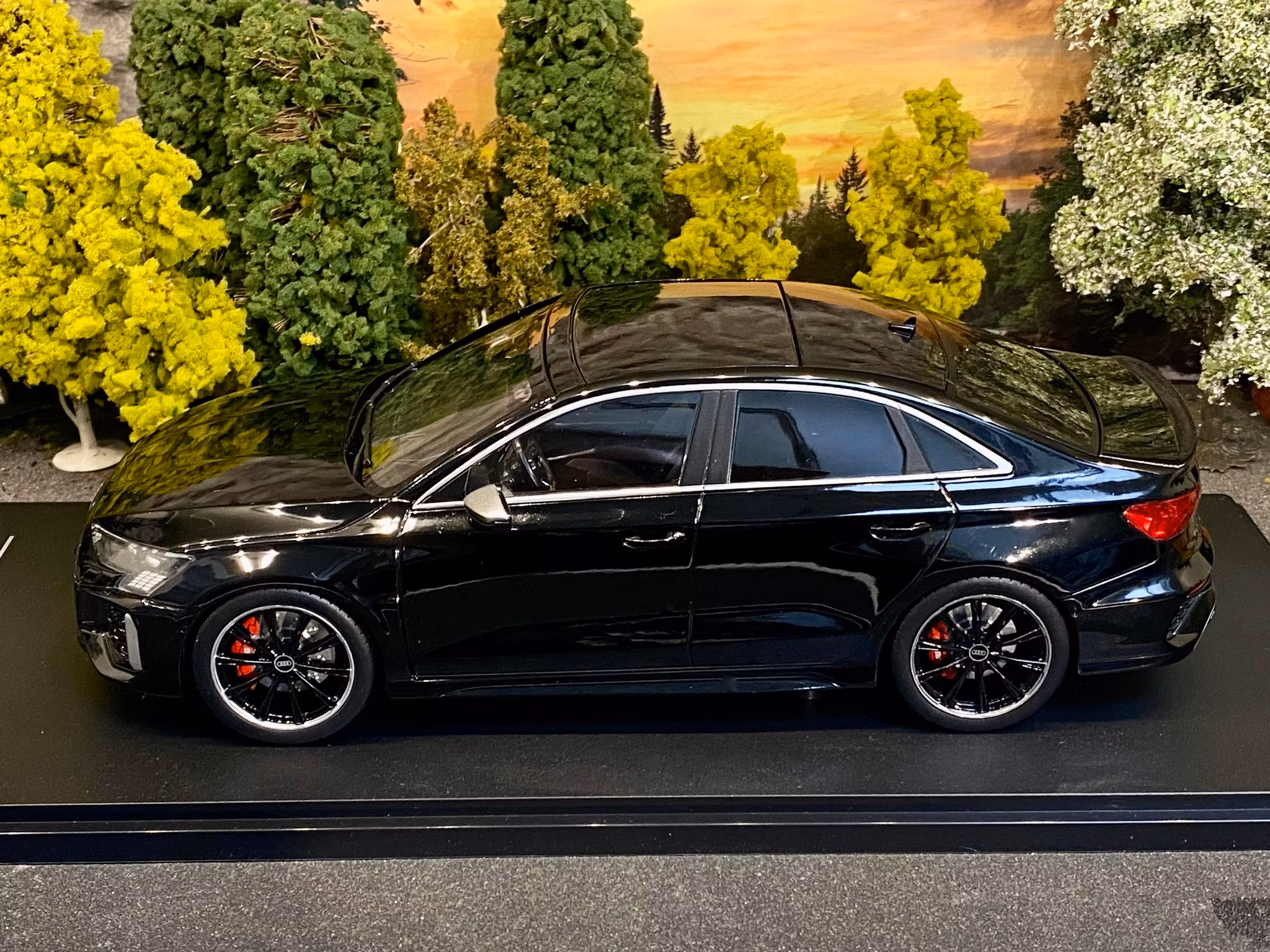 Skala 1/18 Audi RS 3 Limousine 2022' Black fr IXO Models/ MCG