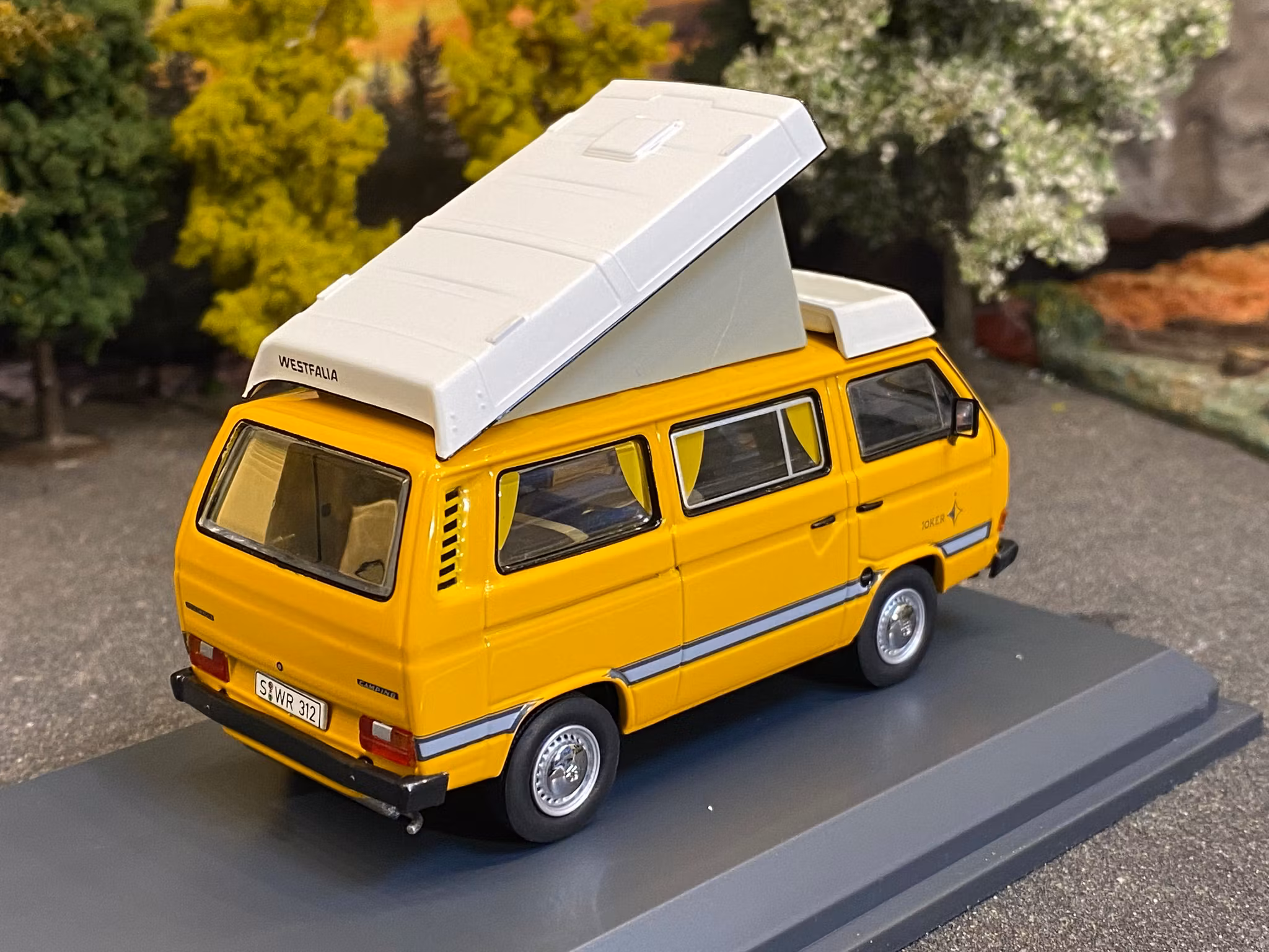 Skala 1/43 Volkswagen T3a Westfalia "Joker" Yellow fr Schuco