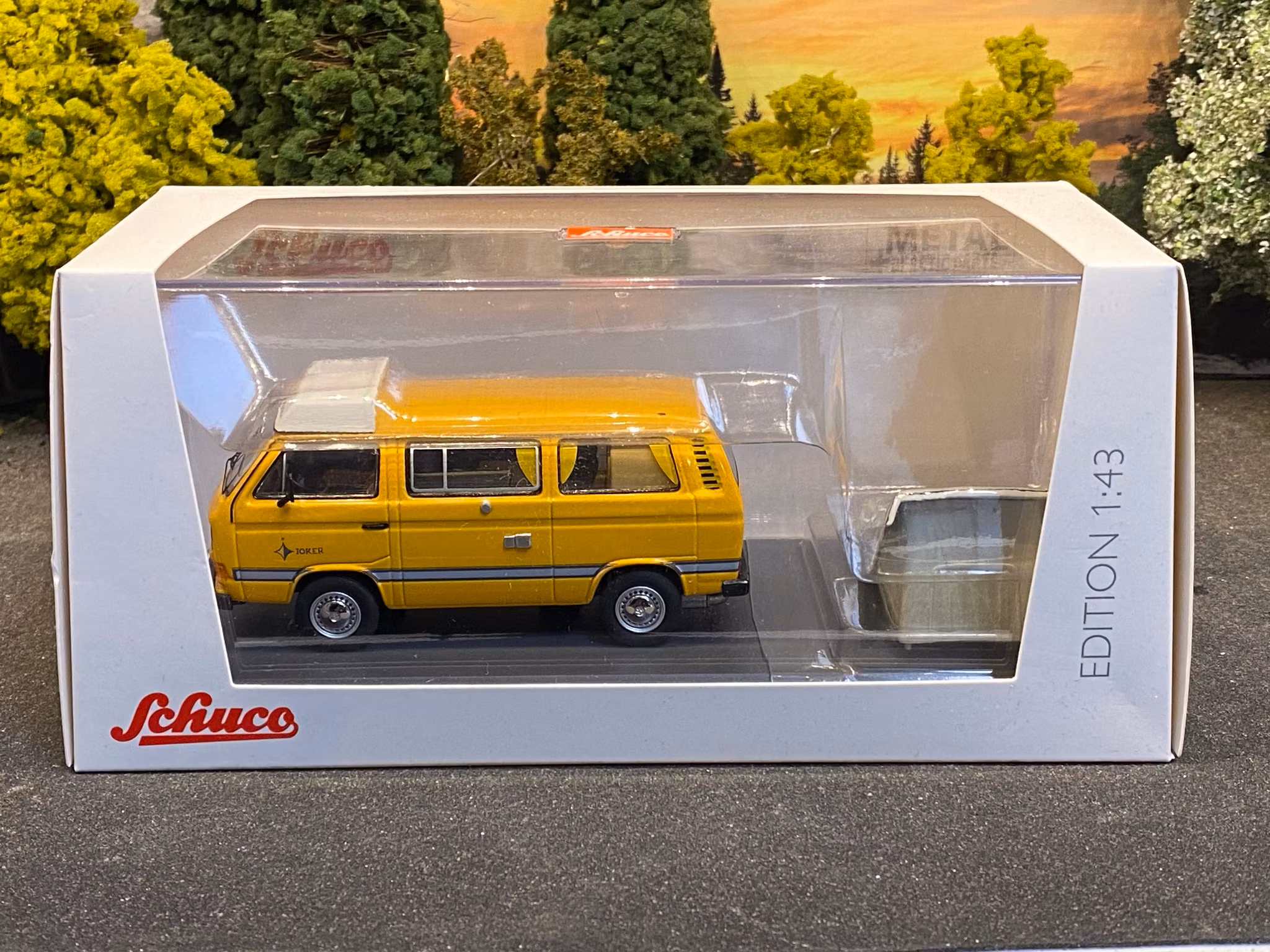 Skala 1/43 Volkswagen T3a Westfalia "Joker" Yellow fr Schuco