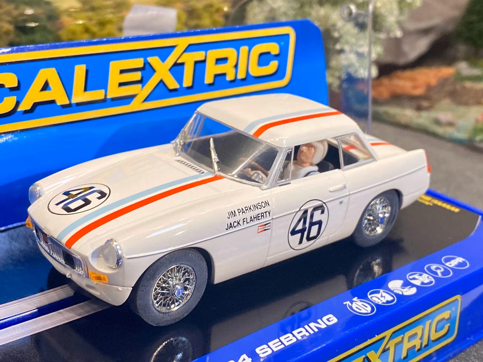 Skala 1/32 Analogue Slotcar - MGB 1964 Sebring #46, White  fr Scalextric