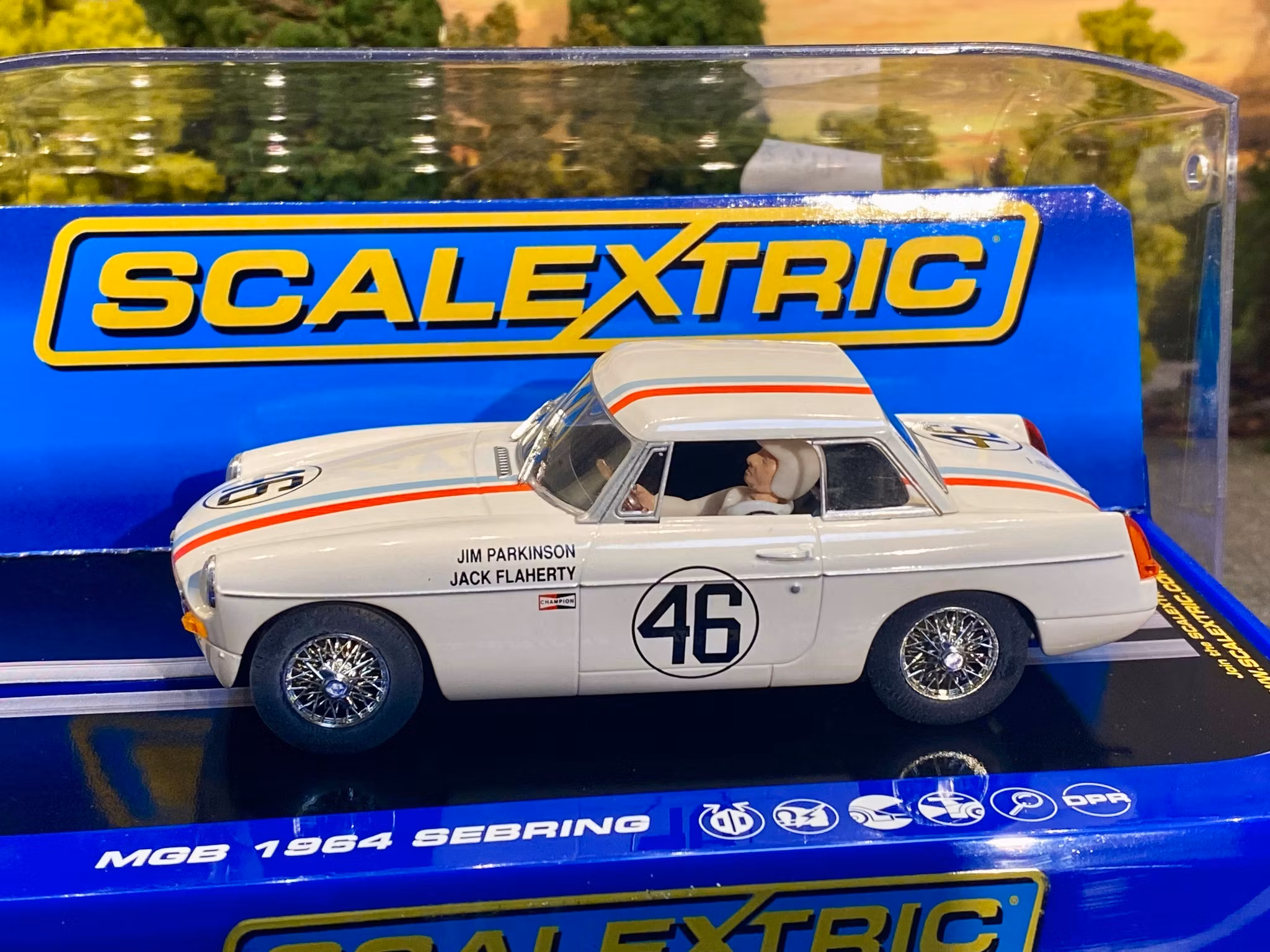 Skala 1/32 Analogue Slotcar - MGB 1964 Sebring #46, White  fr Scalextric