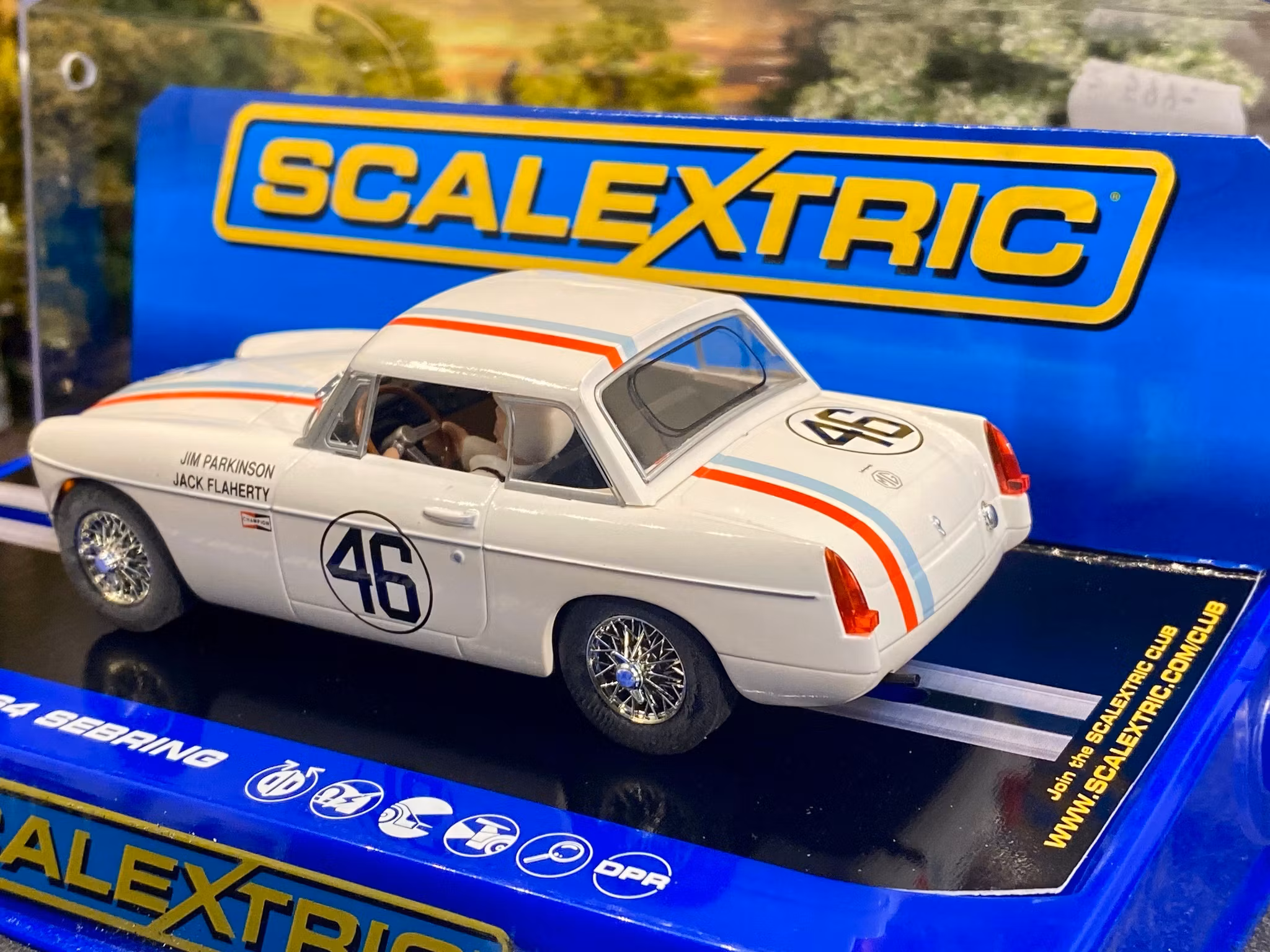 Skala 1/32 Analogue Slotcar - MGB 1964 Sebring #46, White  fr Scalextric