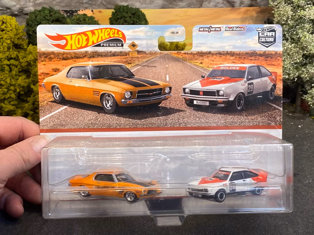 Skala 1/64 Hot Wheels PREMIUM 2-pack: Holden Monaro 73 & Torana A9X 77