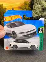 Skala 1/64 Hot Wheels: Delorean Alphas