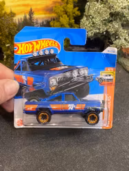 Skala 1/64 Hot Wheels: JEEP J10 73'