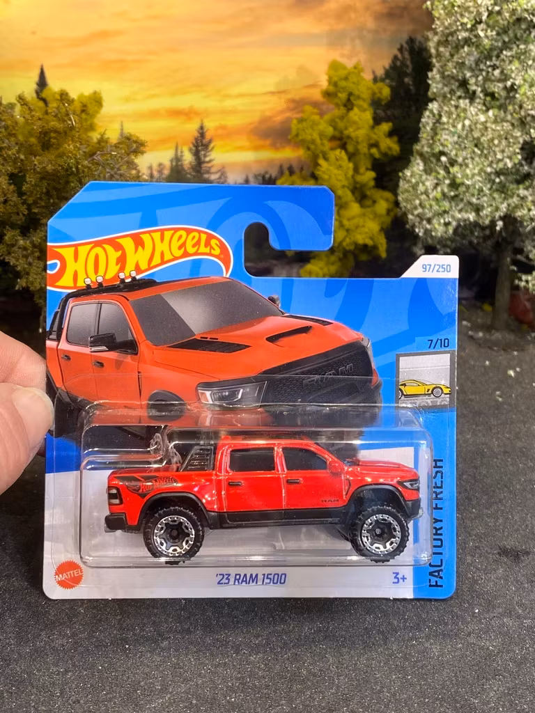Skala 1/64 Hot Wheels: RAM 1500 23'