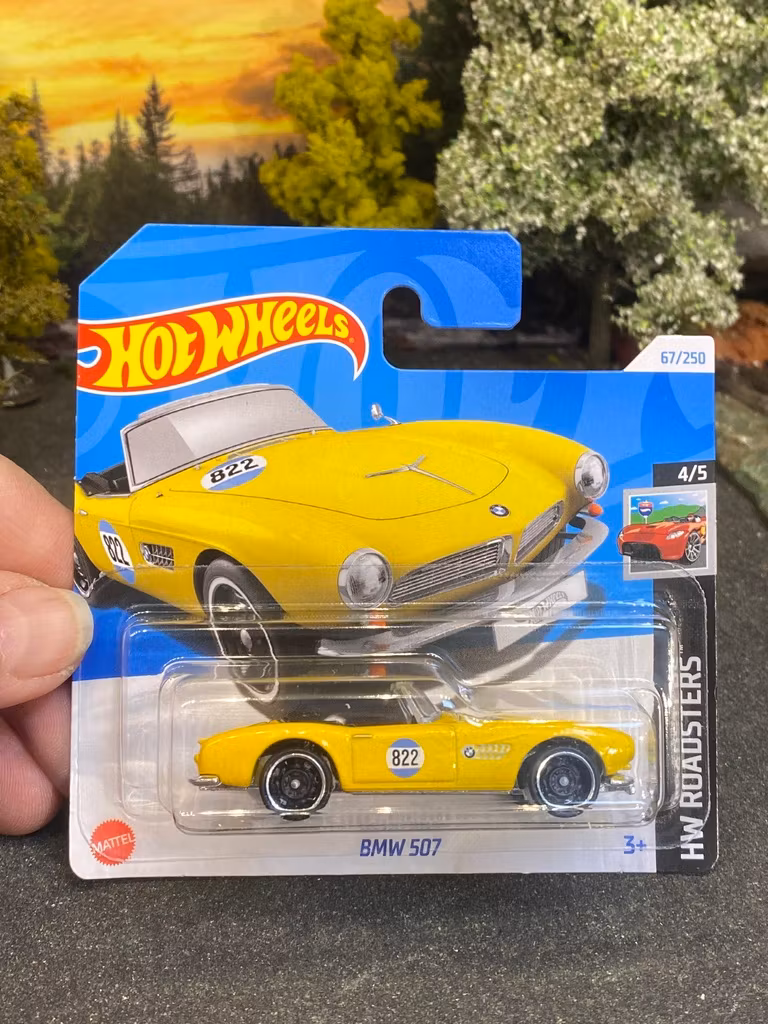 Skala 1/64 Hot Wheels: BMW 507, Yellow