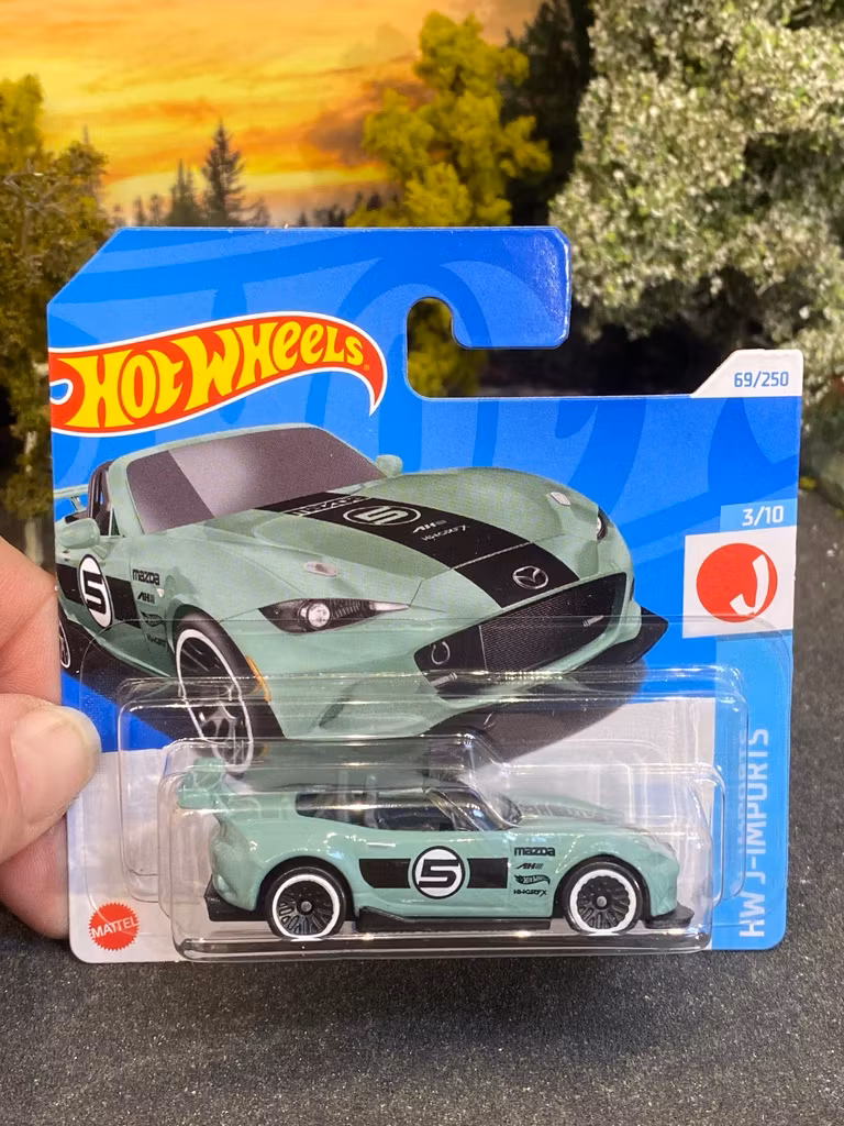 Skala 1/64 Hot Wheels: Mazda MX-5 Miata 15', Green/blk