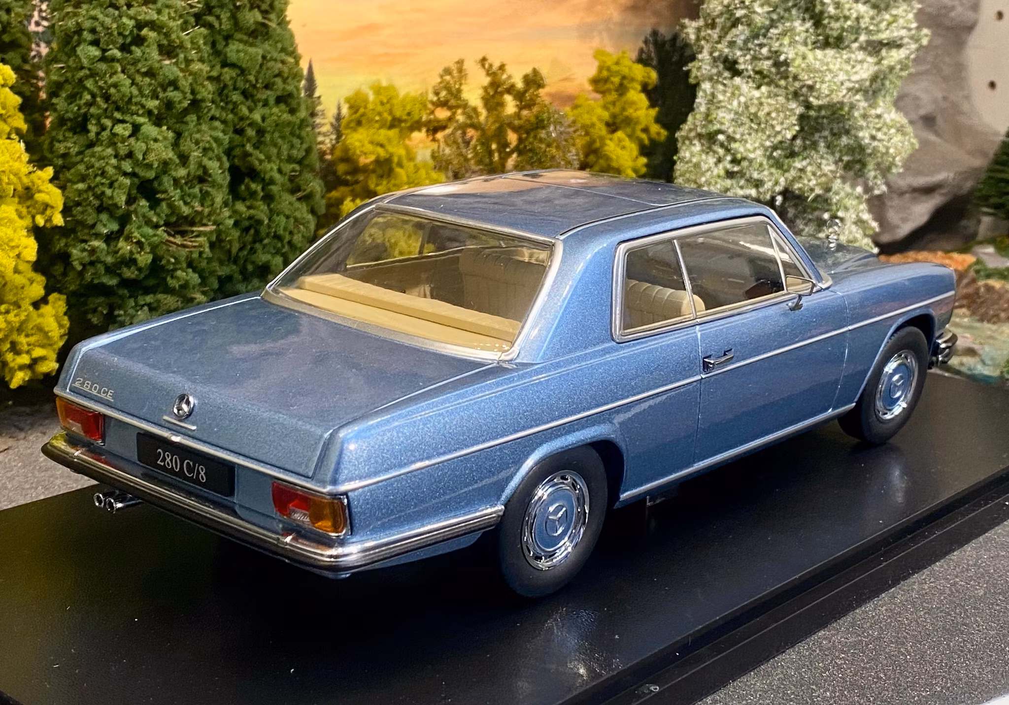Skala 1/18 Mercedes-Benz 280C/8 Coupe (W114) 1969, Blue fr KK-Scale