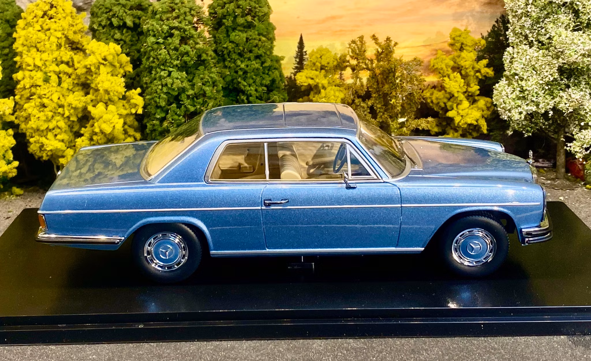 Skala 1/18 Mercedes-Benz 280C/8 Coupe (W114) 1969, Blue fr KK-Scale