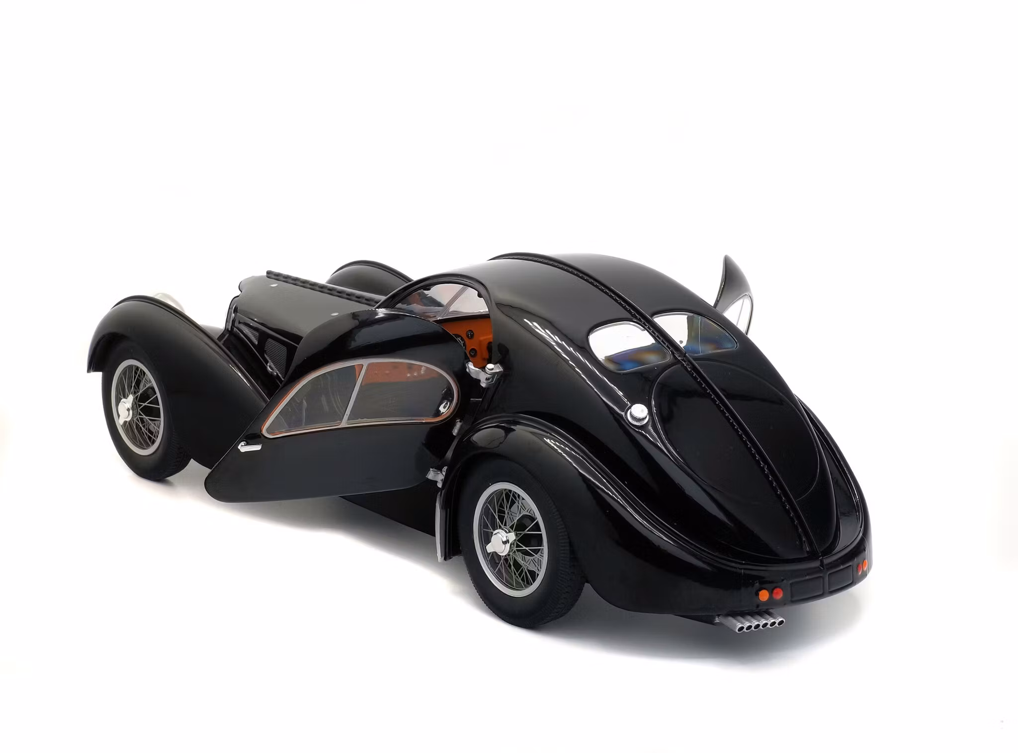 Skala 1/18 BUGATTI TYPE 57 SC ATLANTIC – BLACK – 1937 fr SOLIDO