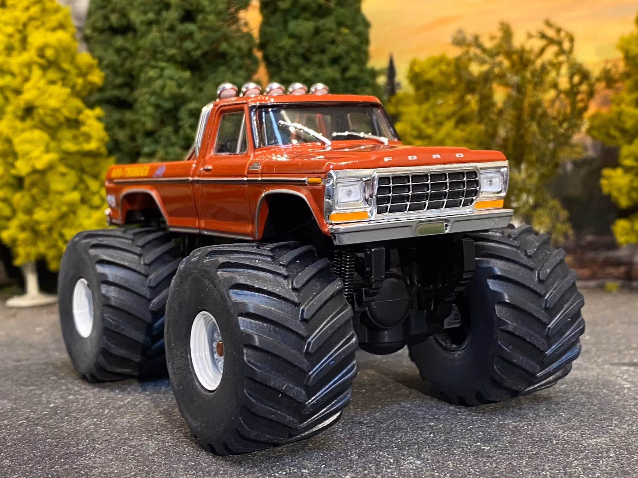 Skala 1/43 1979 Ford F-250 Monster Truck - God of Thunder fr Greenlight