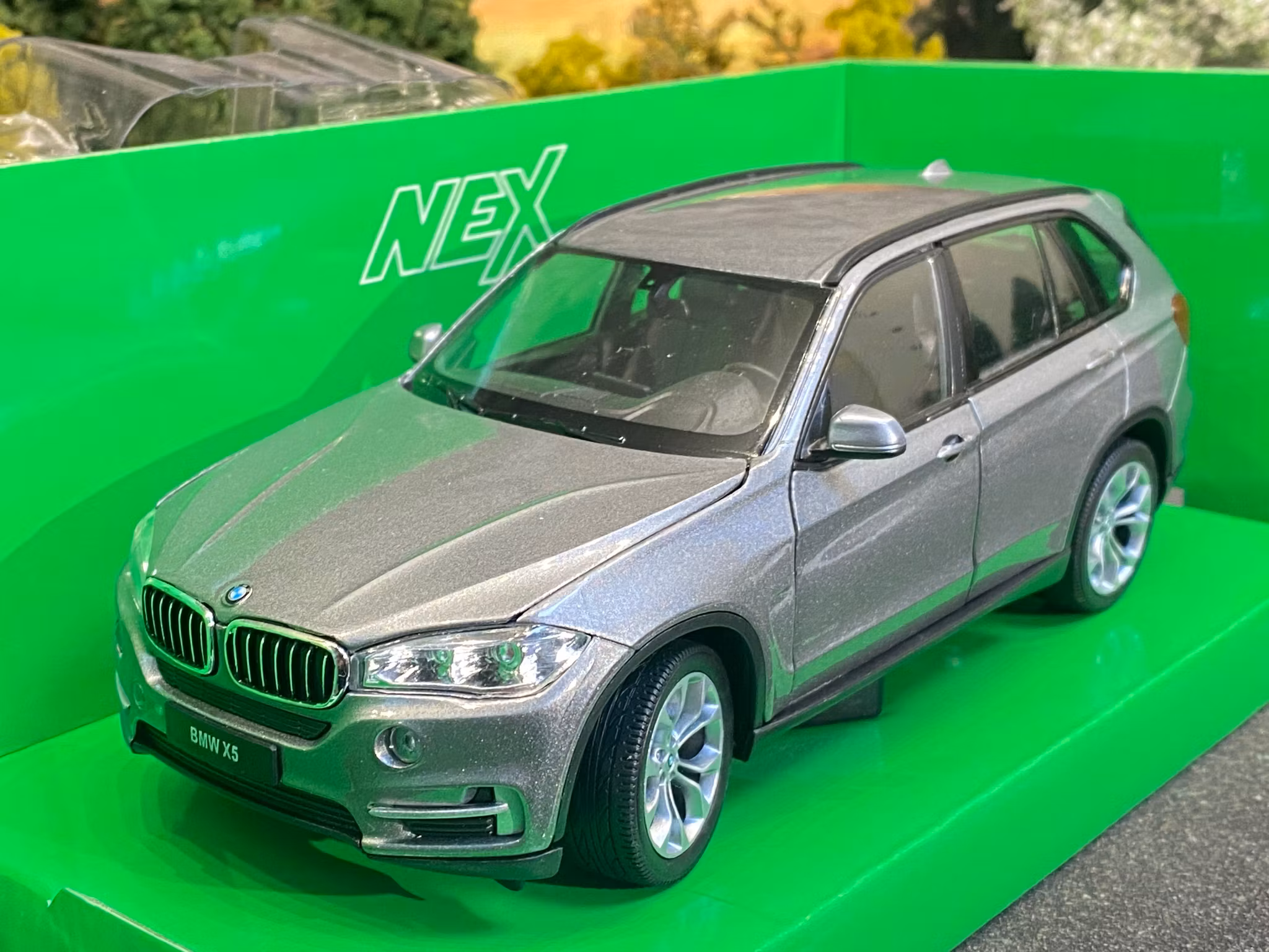 Skala 1/24 BMW X5, Grey fr Nex models / Welly