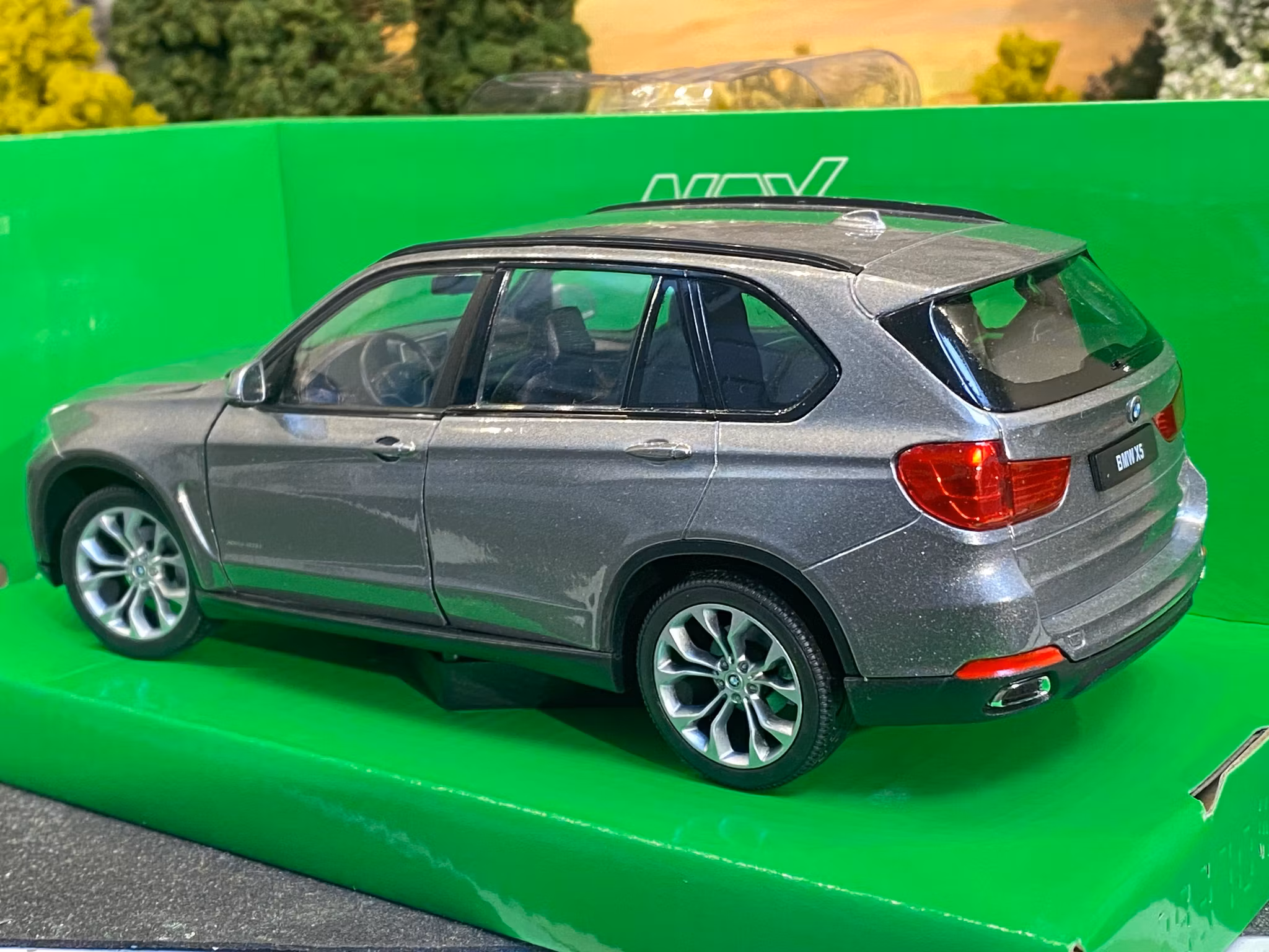 Skala 1/24 BMW X5, Grey fr Nex models / Welly