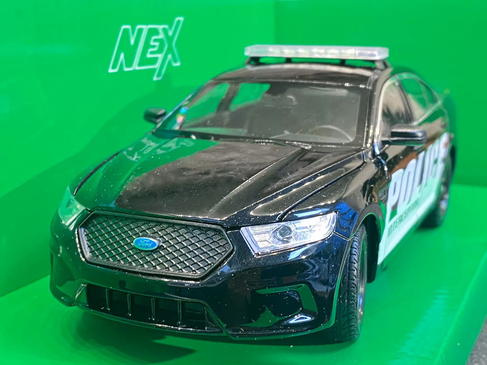 Skala 1/24 Ford Police Interceptor fr Nex models / Welly