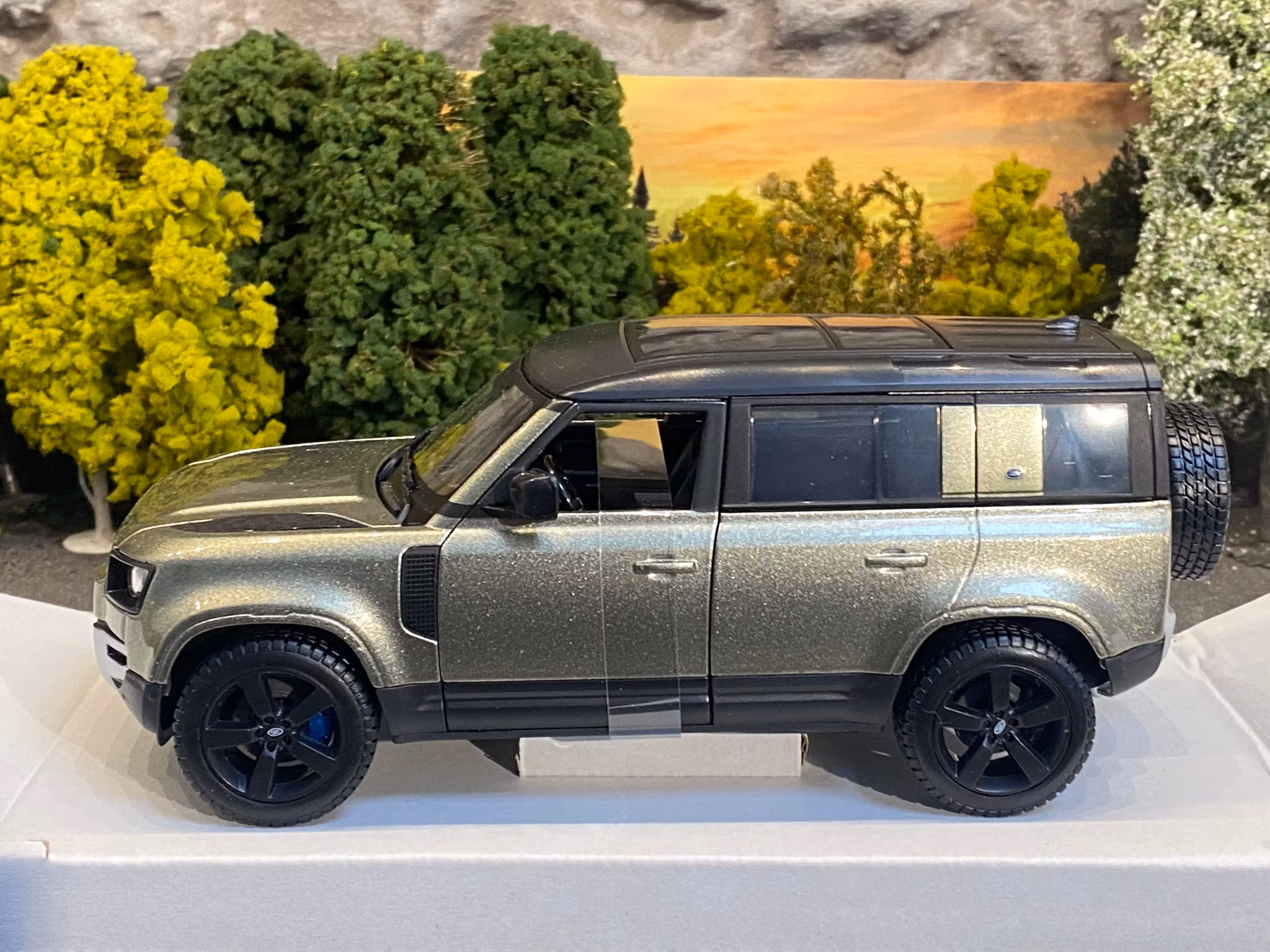 Skala 1/24 2022 Land Rover Defender 110 fr Bburago