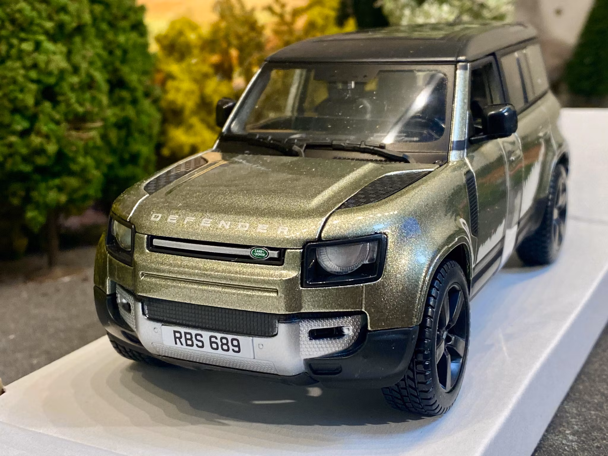 Skala 1/24 2022 Land Rover Defender 110 fr Bburago