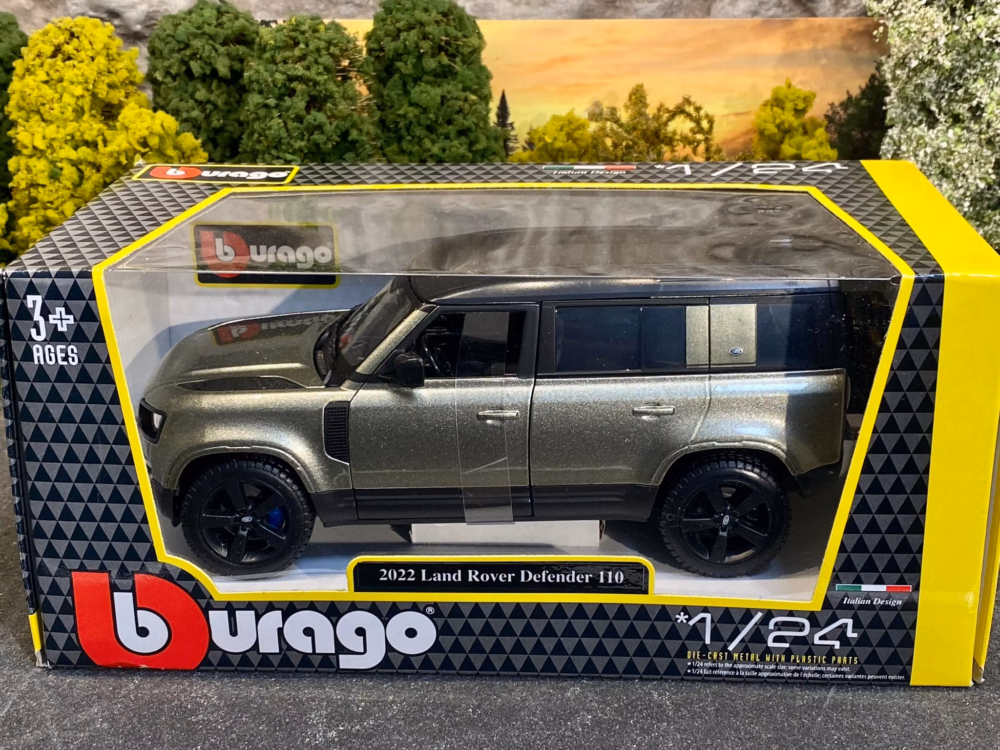 Skala 1/24 2022 Land Rover Defender 110 fr Bburago