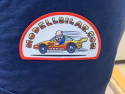 Merchandise: "Modellbilar.com" 95x57 mm for clothes and caps