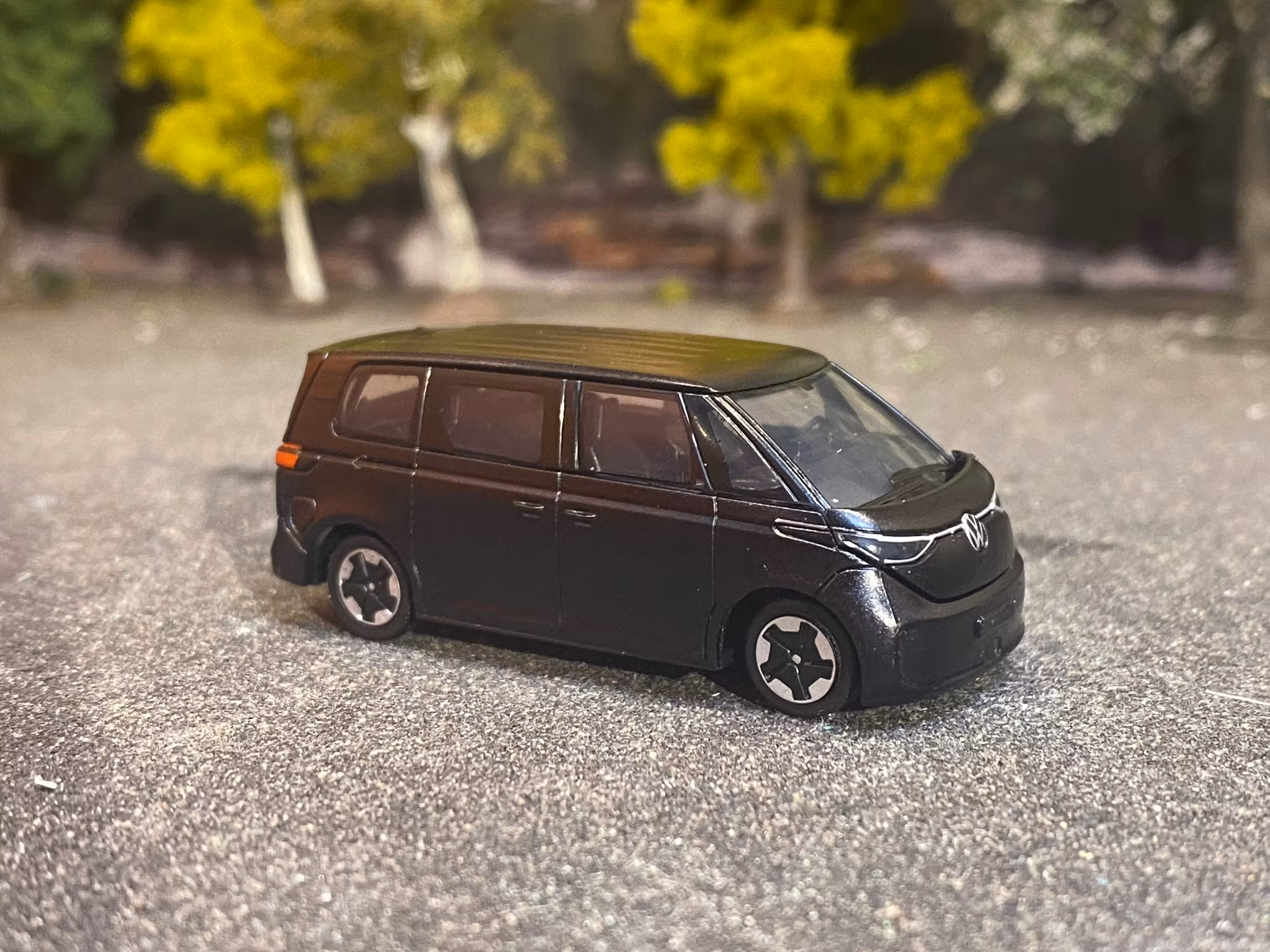 Skala 1/87 Volkswagen ID.Buzz People, deep black metallic fr Rietze 21911