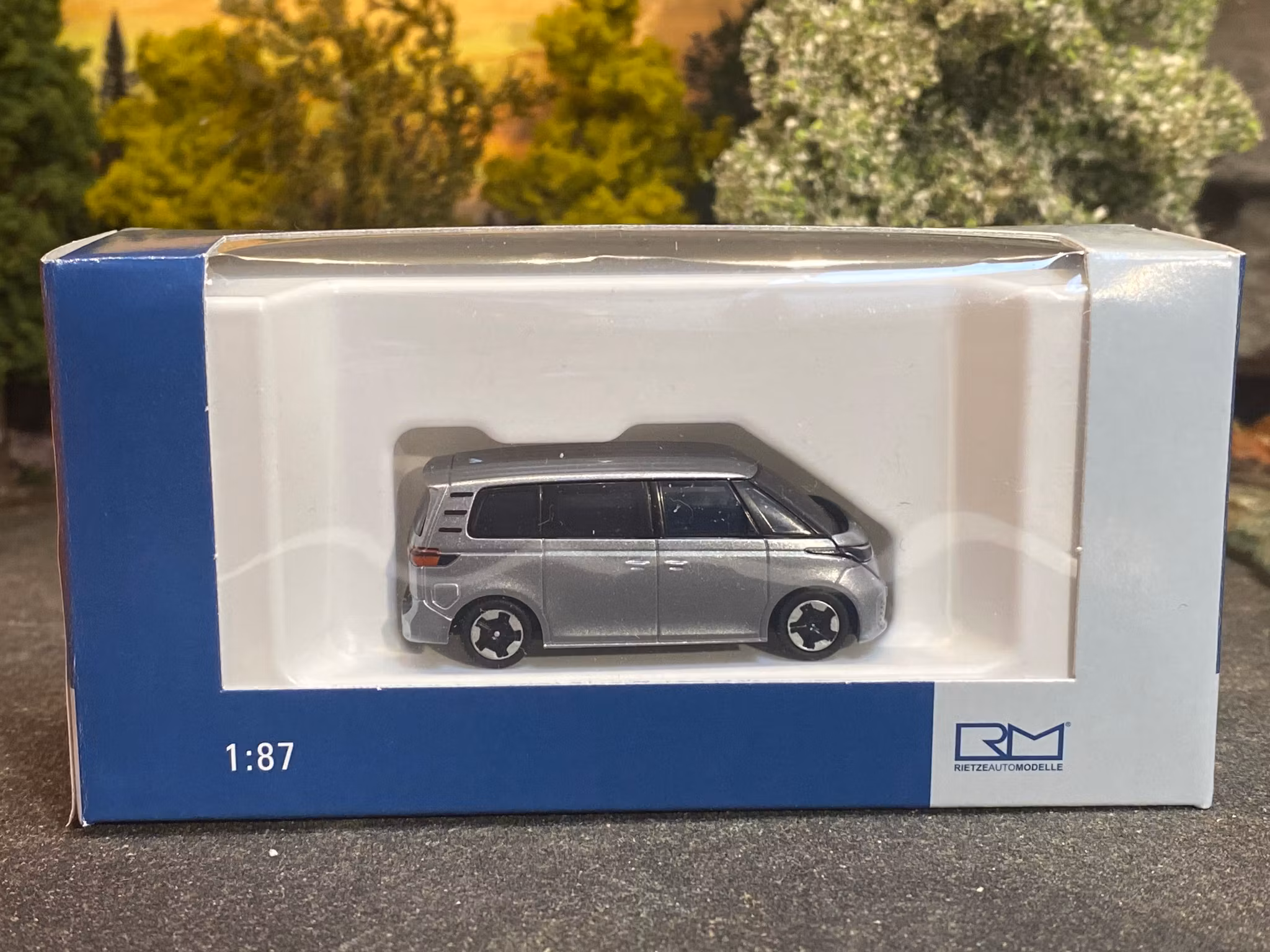 Skala 1/87 Volkswagen ID.Buzz People, Moon Silver fr Rietze 21910