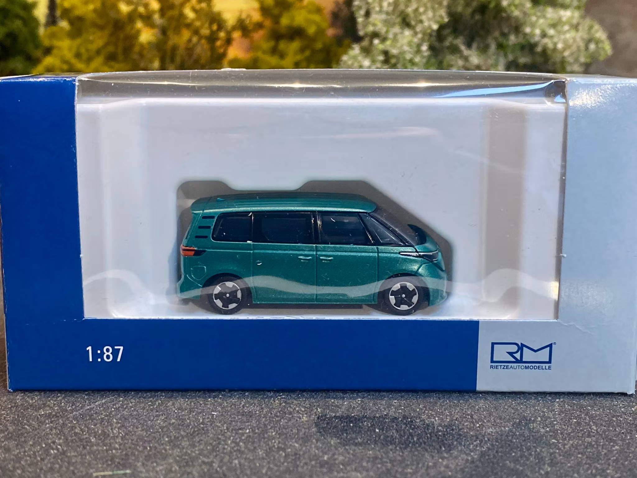 Skala 1/87 Volkswagen ID.Buzz People, Bay Leef Green fr Rietze 21914