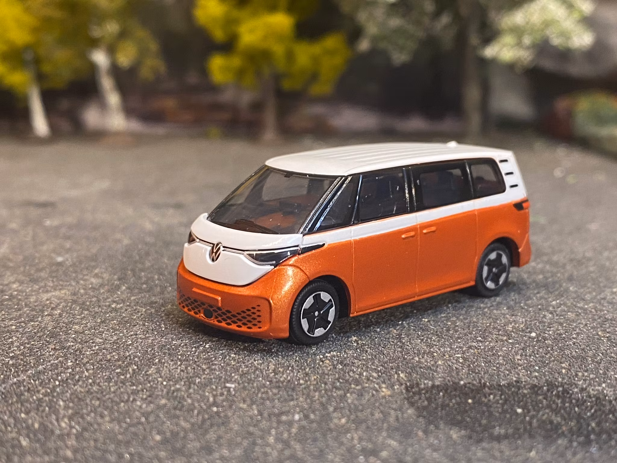 Skala 1/87 Volkswagen ID.Buzz People, White/Orange fr Rietze 21916