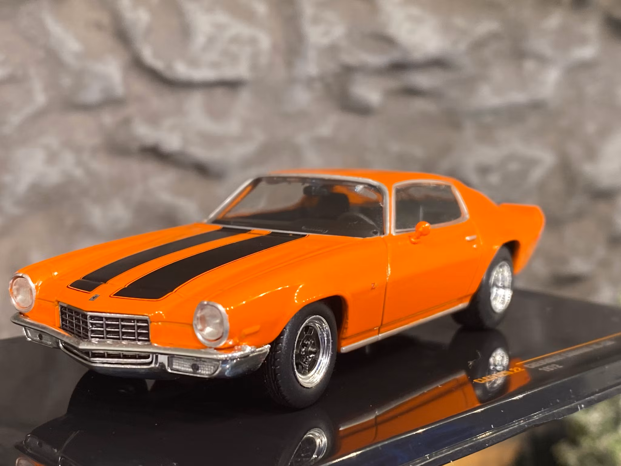 Skala 1/43 Chevrolet Camaro RS Z28 72' Orange/Black fr IXO models