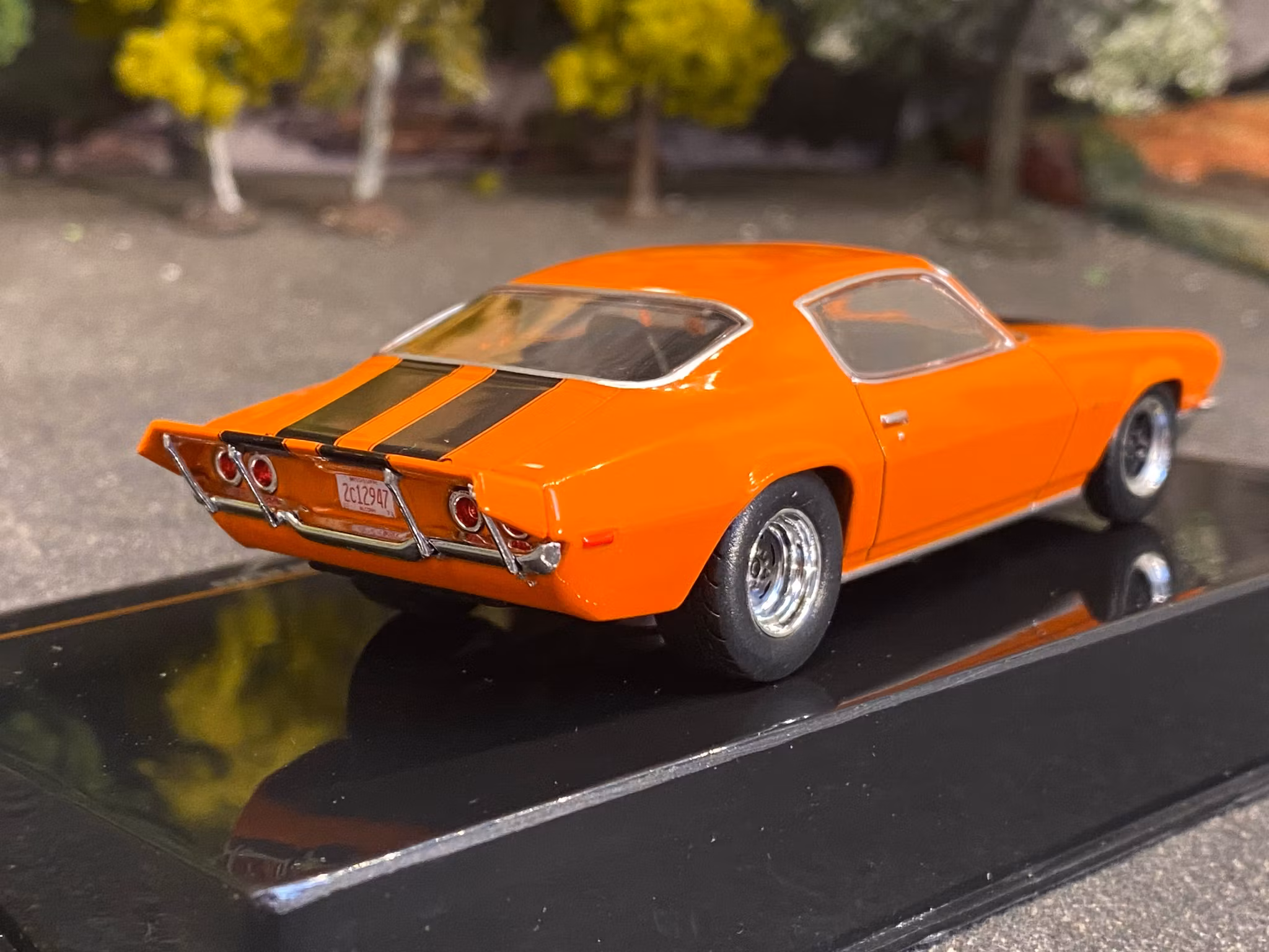 Skala 1/43 Chevrolet Camaro RS Z28 72' Orange/Black fr IXO models