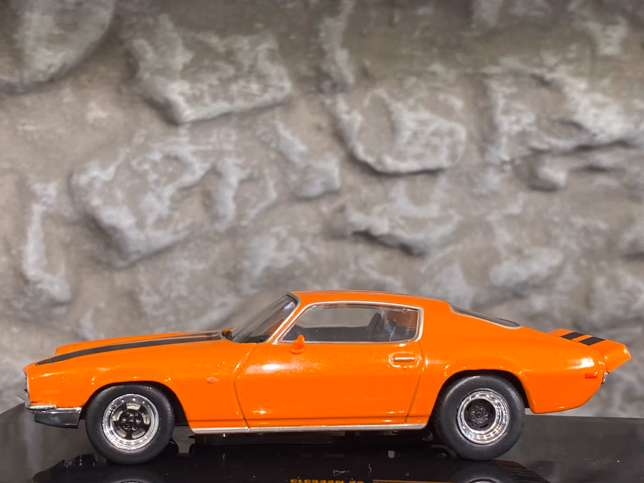 Skala 1/43 Chevrolet Camaro RS Z28 72' Orange/Black fr IXO models