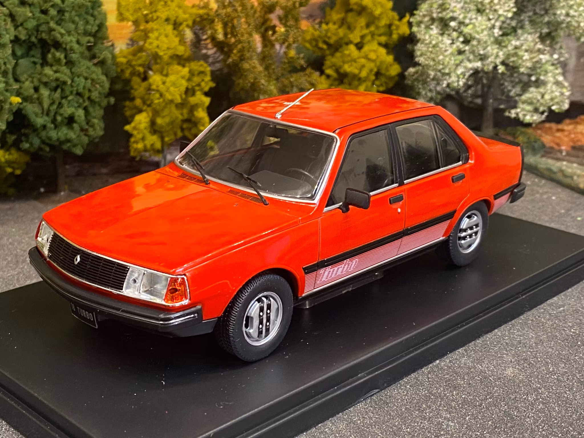 Skala 1/24 Renault 18 Turbo, Red fr WhiteBox