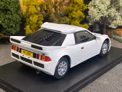Skala 1/24 Ford RS 200, White fr WhiteBox