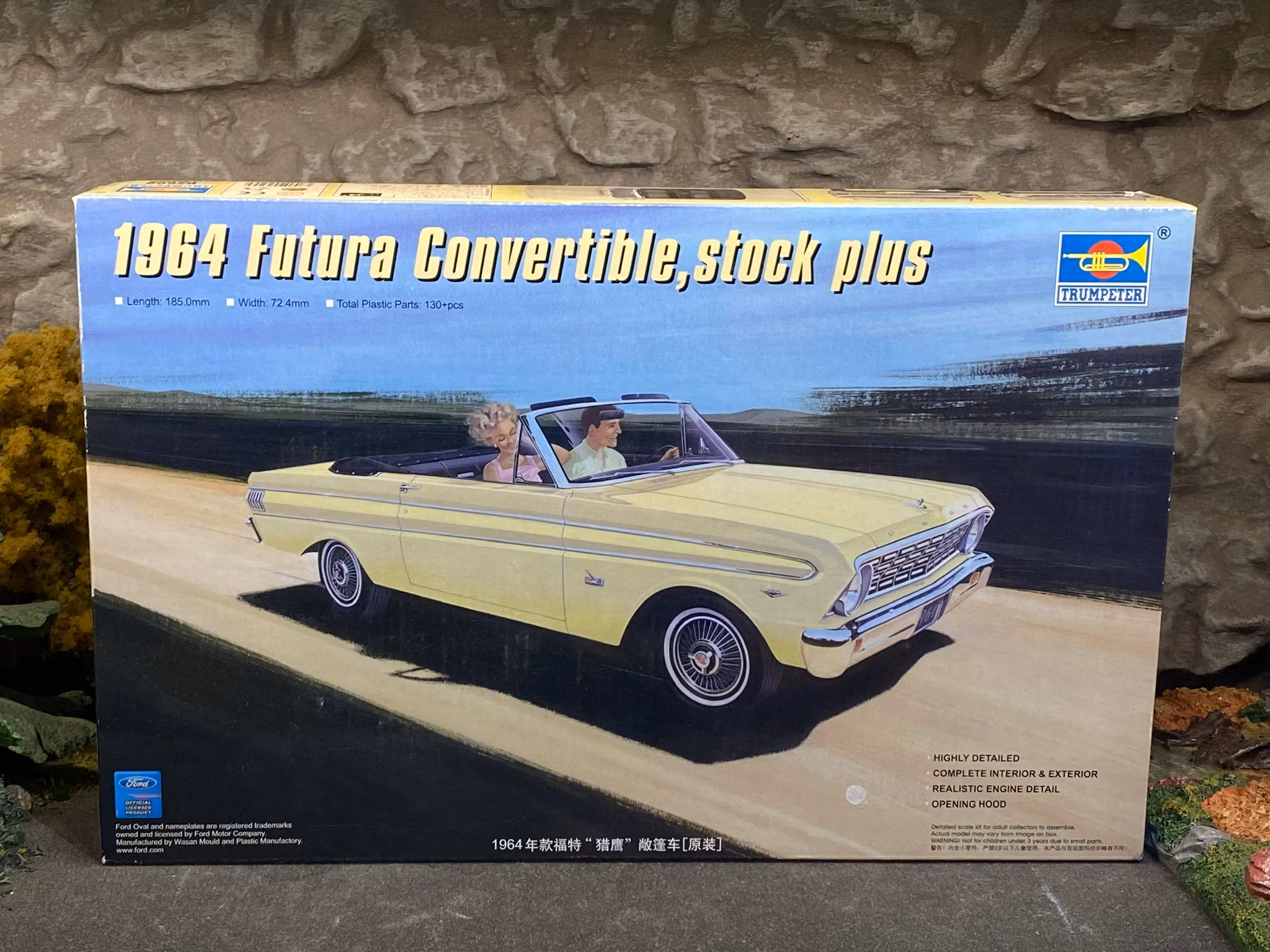 Skala 1/24 64' Ford Futura Conv. stock plus plastic modelkit fr Trumpeter