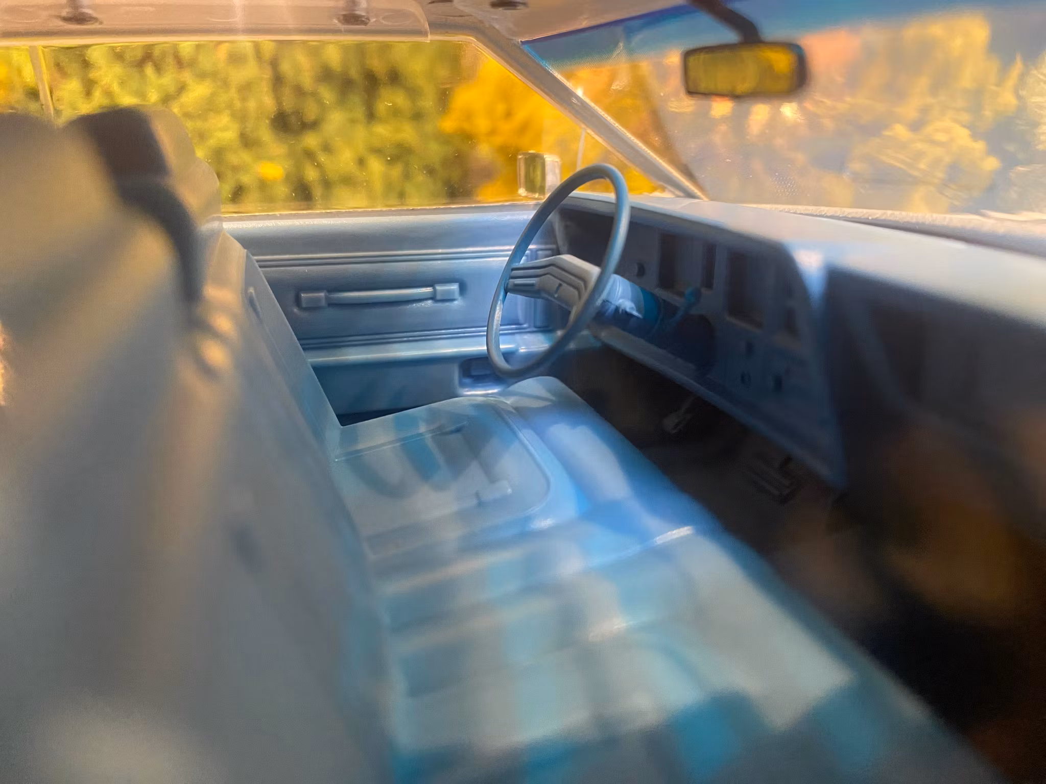 Skala 1/18 Lincoln Continental Mark V, Silver/blue fr MCG Model Car Group