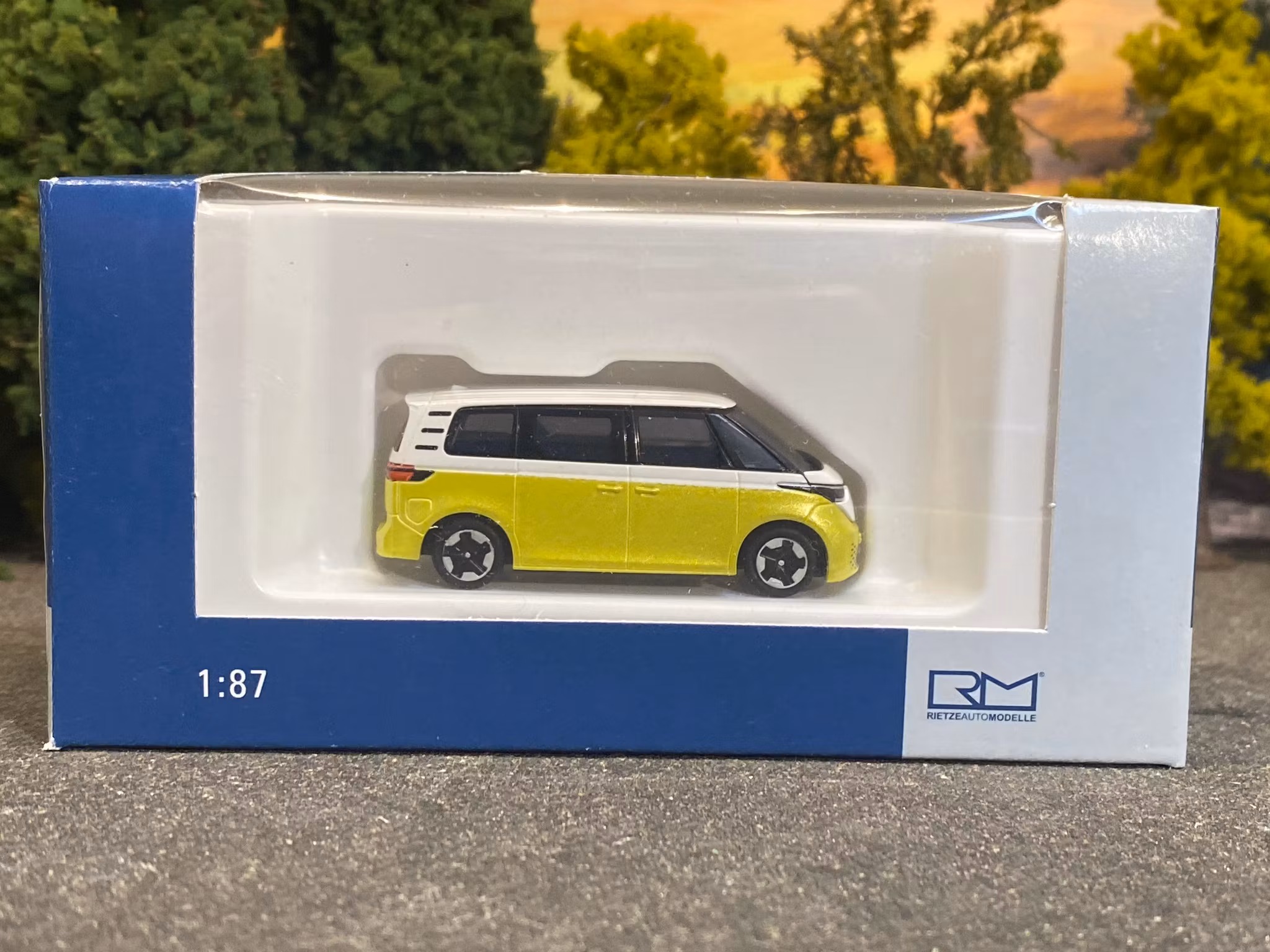 Skala 1/87 Volkswagen ID.Buzz People, Lemon Yellow/White fr Rietze 21918