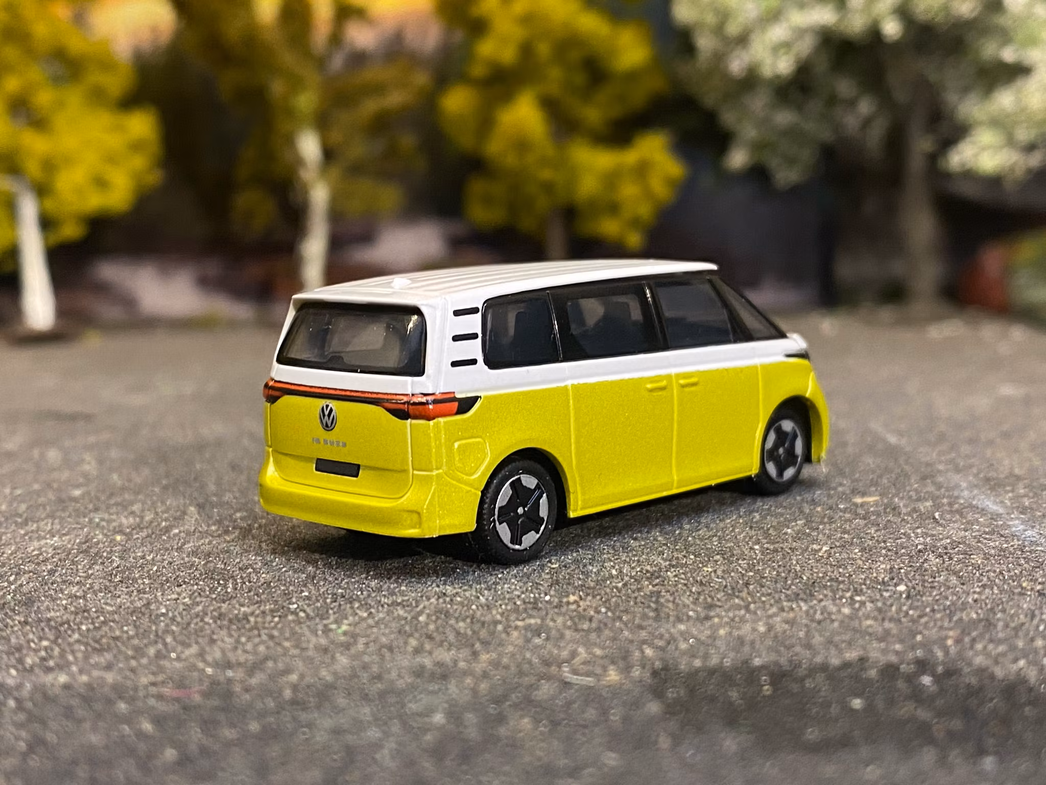 Skala 1/87 Volkswagen ID.Buzz People, Lemon Yellow/White fr Rietze 21918
