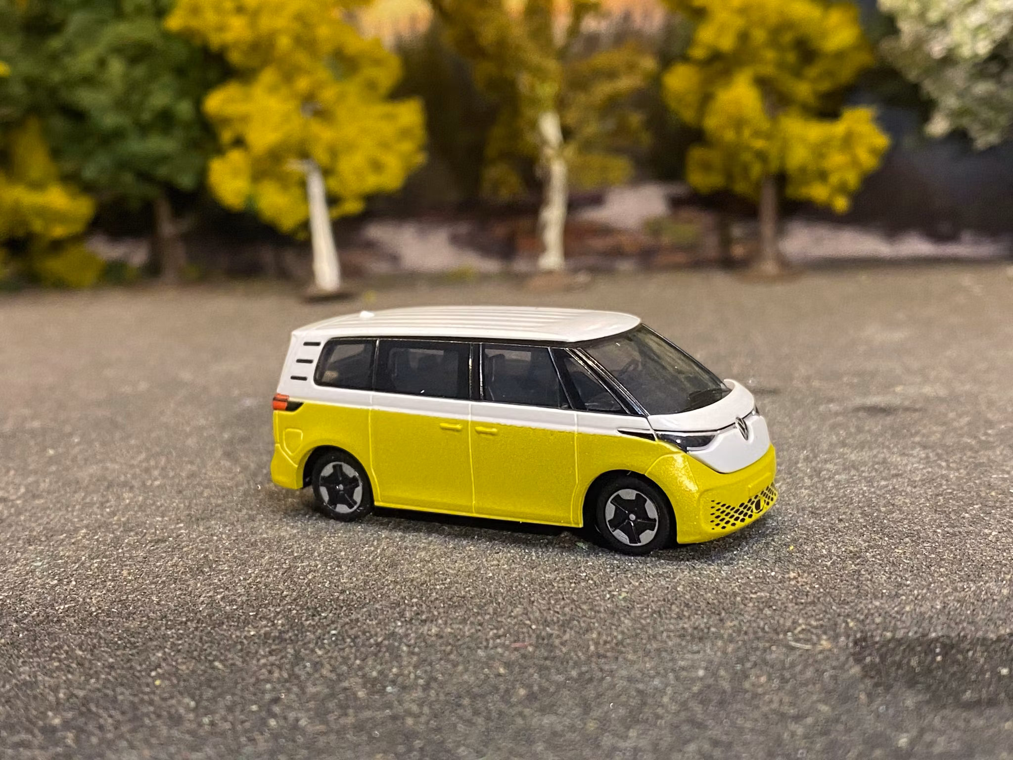 Skala 1/87 Volkswagen ID.Buzz People, Lemon Yellow/White fr Rietze 21918