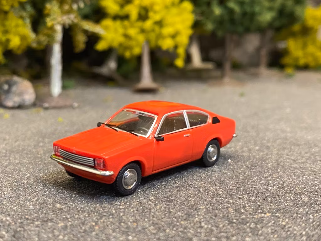 Skala 1/87 - 1973 Opel Kadett Coupe, red fr Minichamps